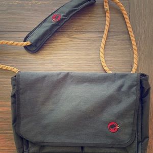 Mammut shoulder bag